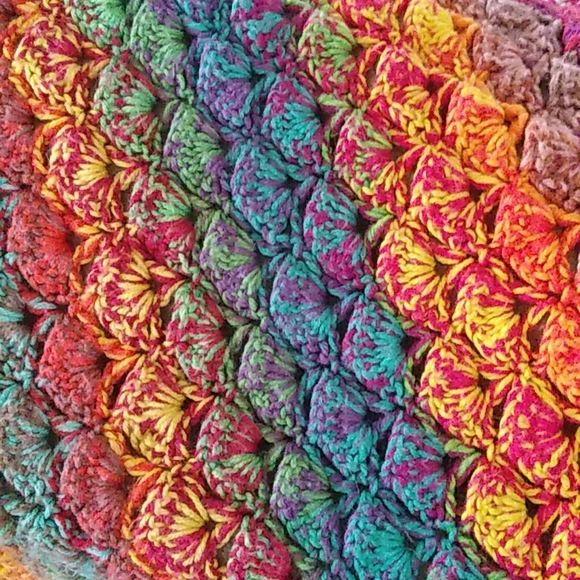 BEAUTIFUL BOHO VIBRANT RAINBOW COLORED HAND CROCHET THROW/BLANKET. 40"×60" - Picture 2 of 5